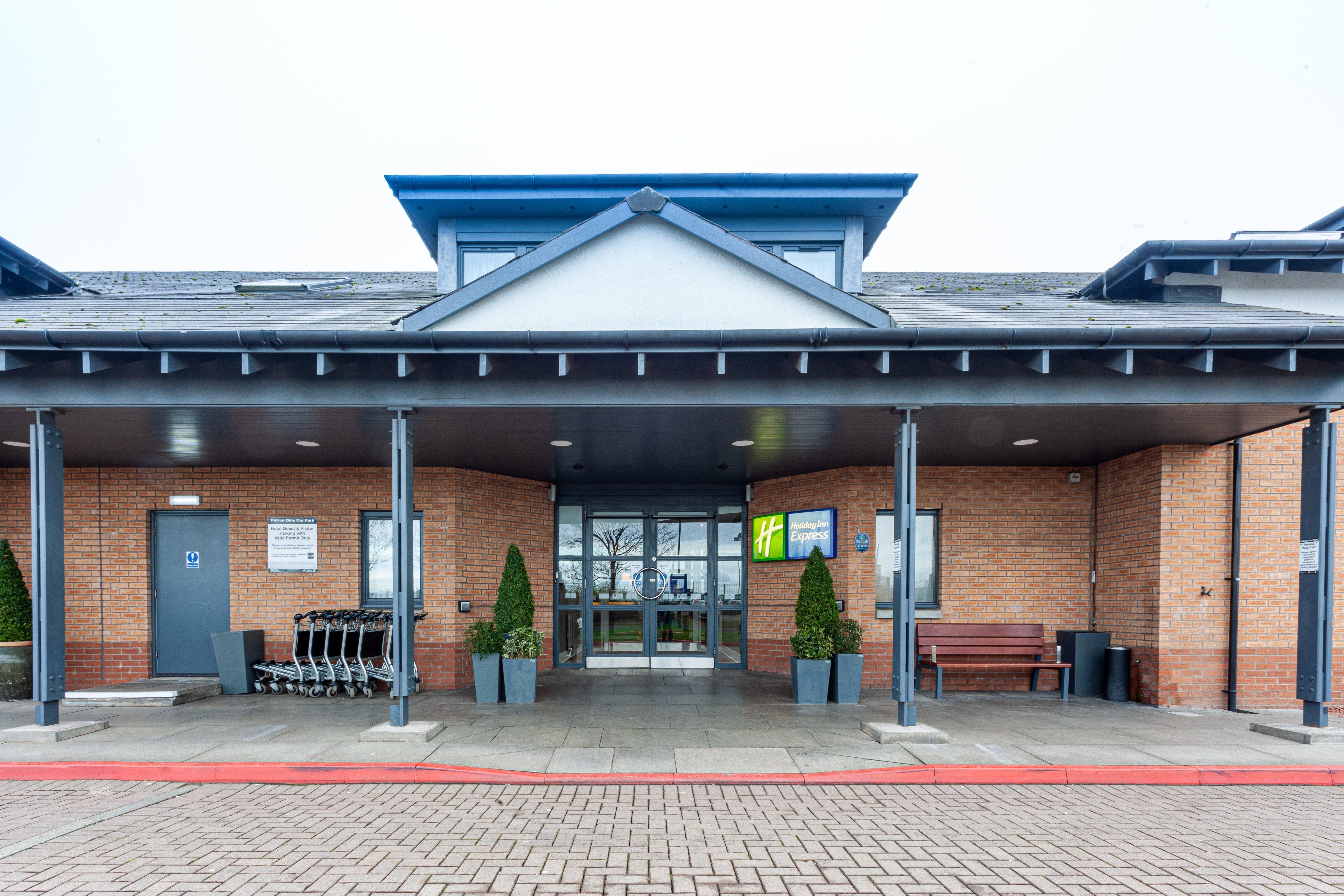 Holiday Inn Express Edinburgh Airport, An Ihg Hotel Ingliston Exterior photo